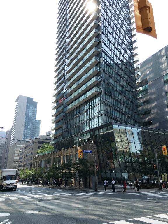Canada Suites - 832 Bay St. Toronto Exterior photo